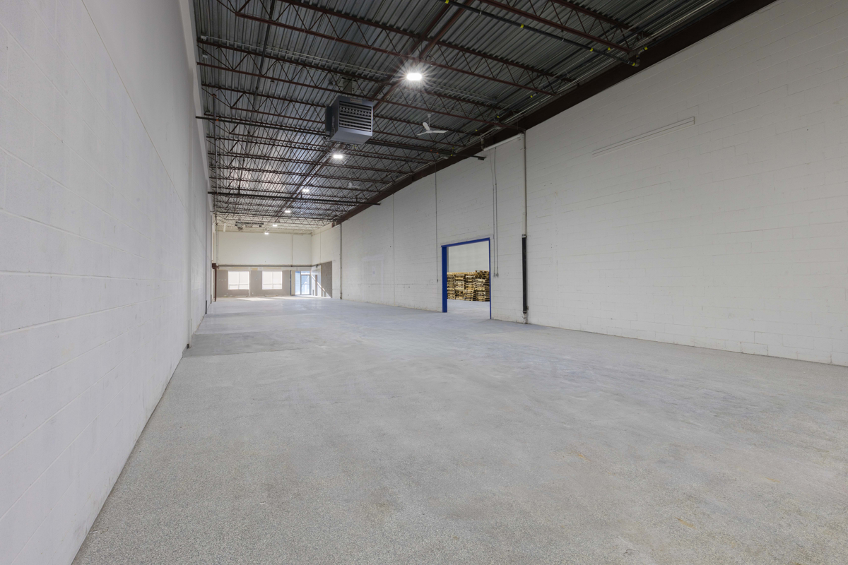 Entrepôt Michelin, Laval